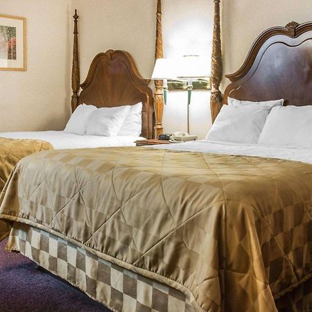 Clarion Hotel Beachfront Mackinaw Stadt Exterior foto
