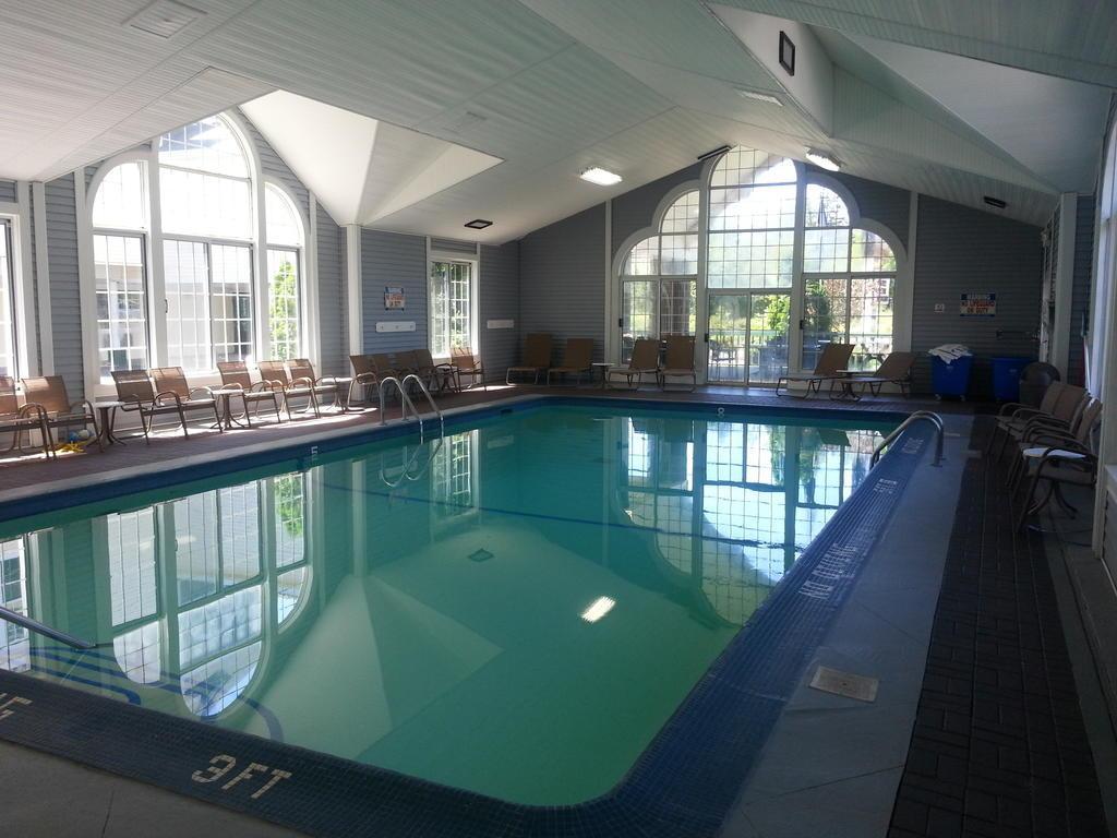 Clarion Hotel Beachfront Mackinaw Stadt Exterior foto