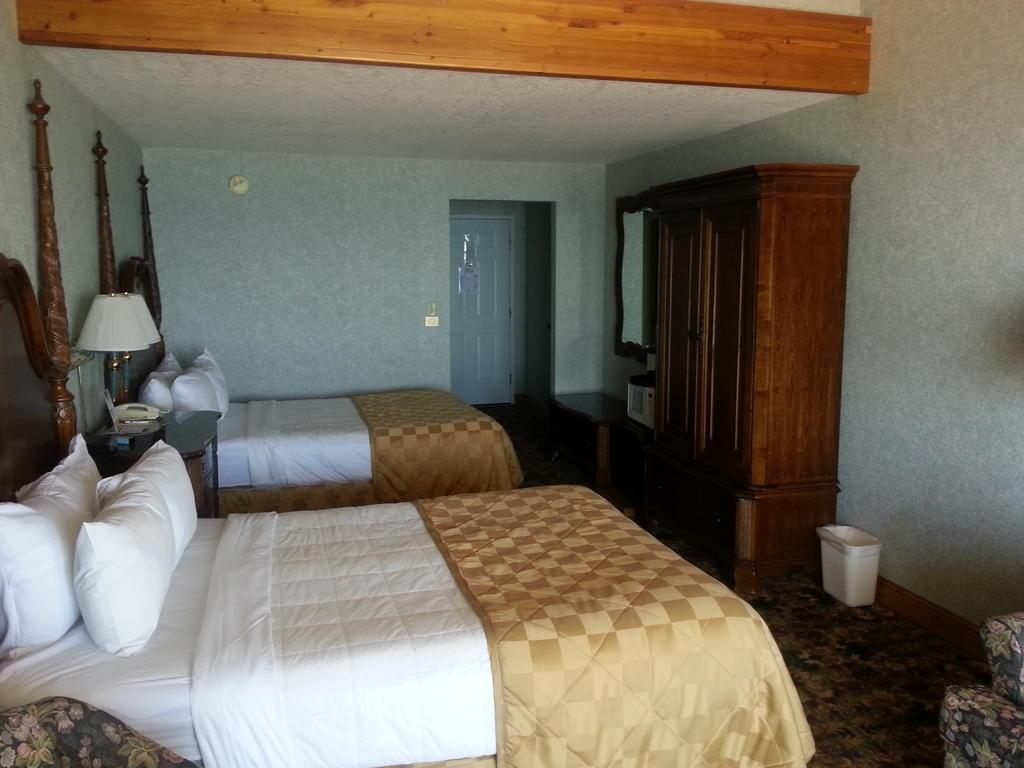 Clarion Hotel Beachfront Mackinaw Stadt Exterior foto