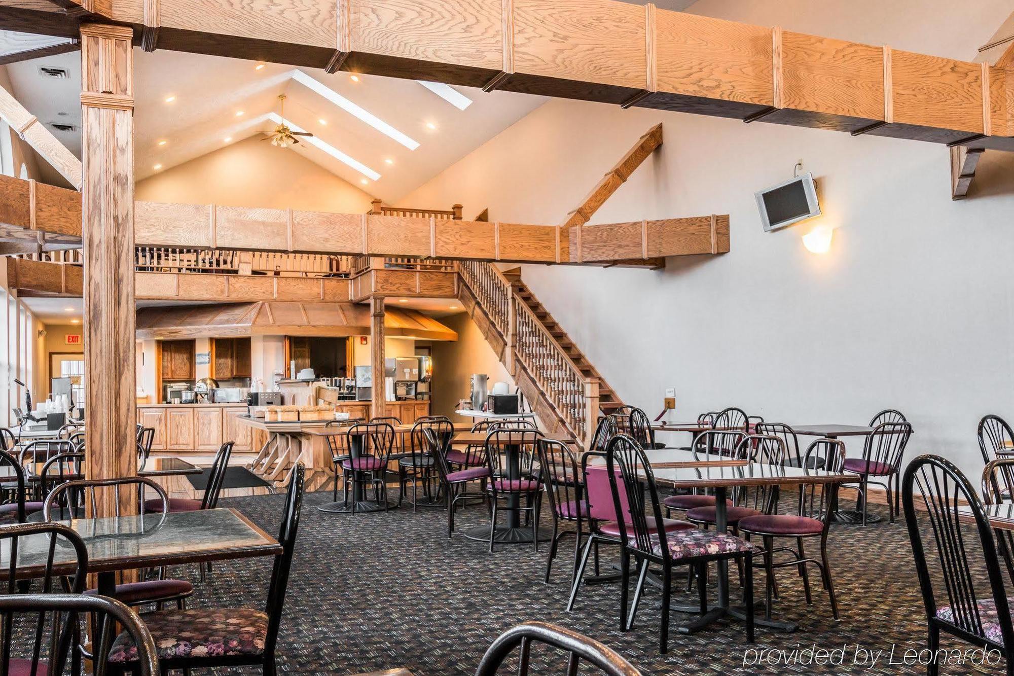 Clarion Hotel Beachfront Mackinaw Stadt Exterior foto