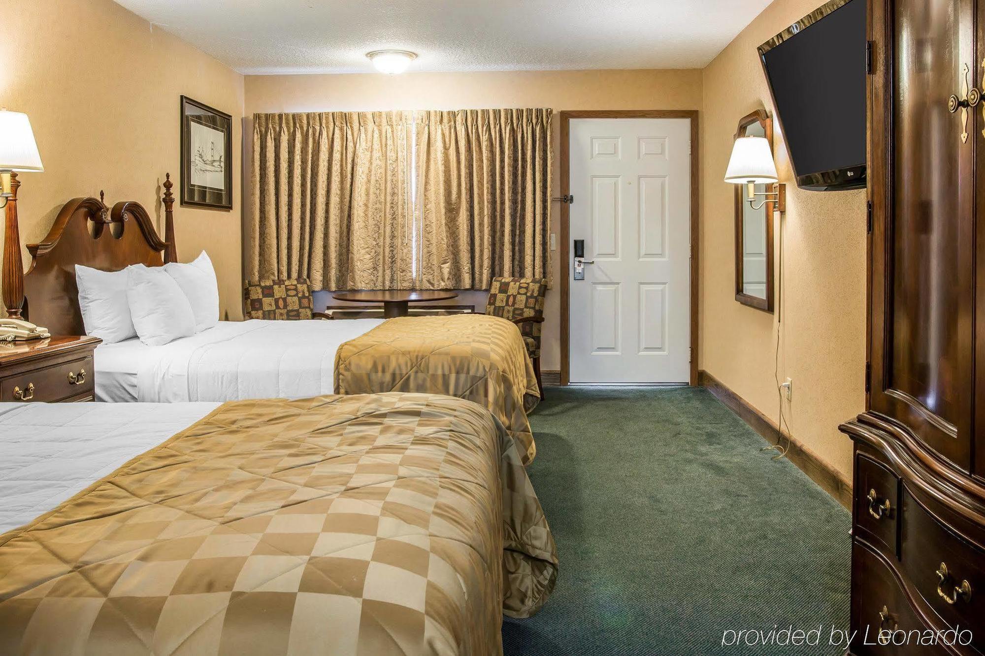 Clarion Hotel Beachfront Mackinaw Stadt Exterior foto