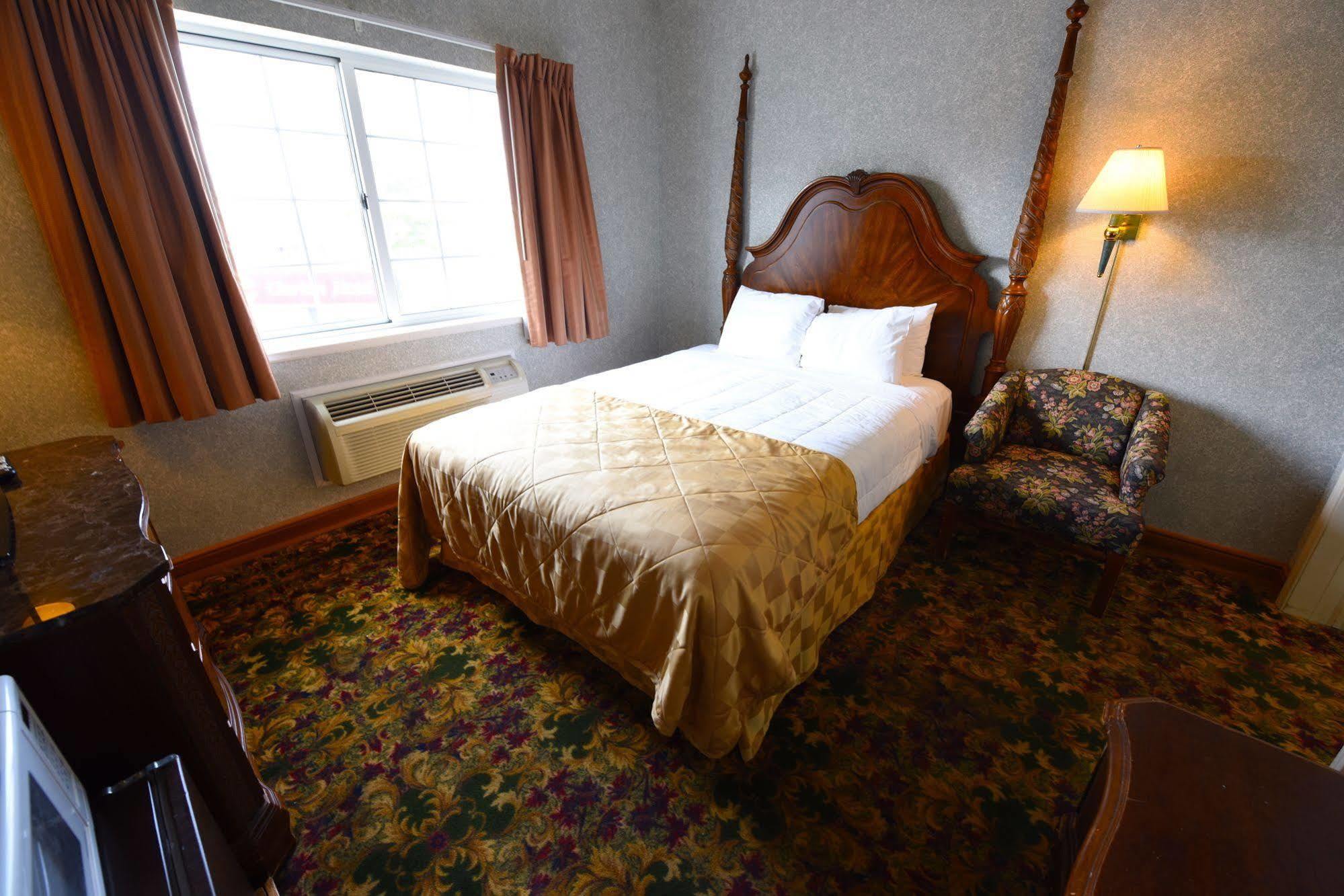 Clarion Hotel Beachfront Mackinaw Stadt Exterior foto