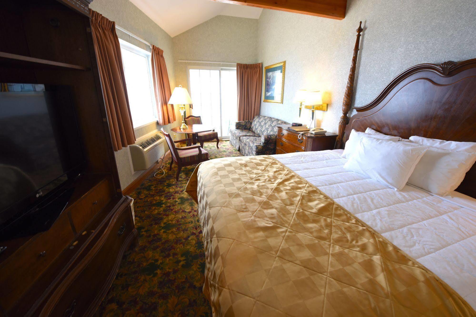 Clarion Hotel Beachfront Mackinaw Stadt Exterior foto