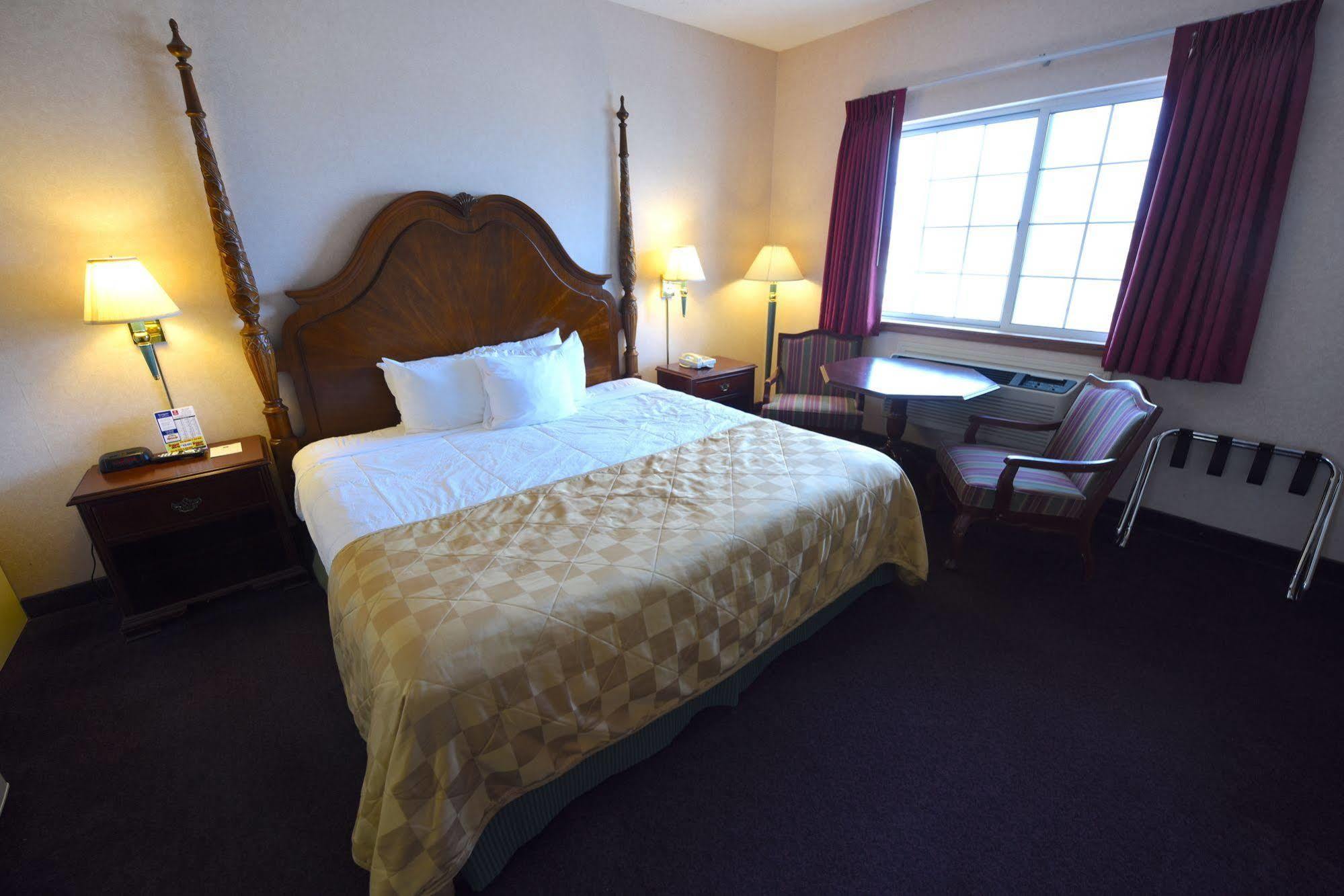 Clarion Hotel Beachfront Mackinaw Stadt Exterior foto